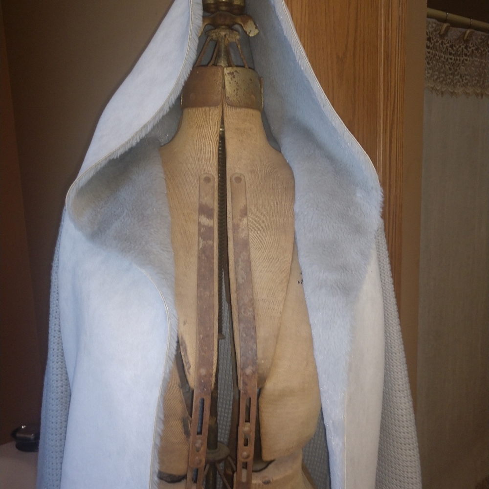 Coat - Picture 6 of 10